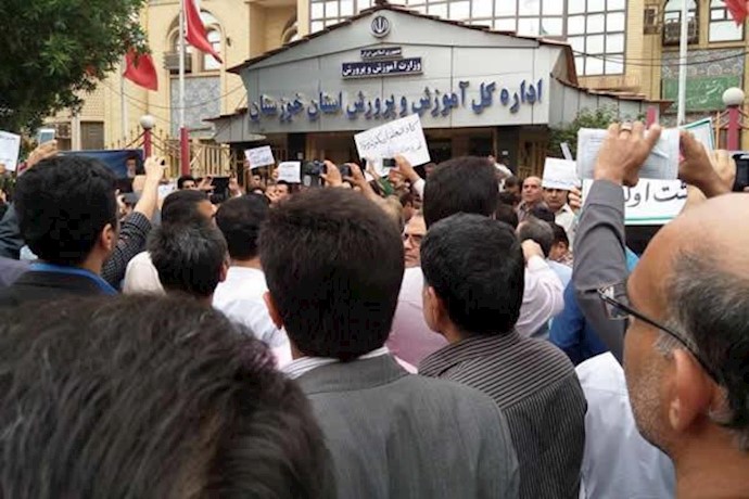 وقفة إحتجاجية من قبل تربويين عرب في أهواز-12/4/2015
