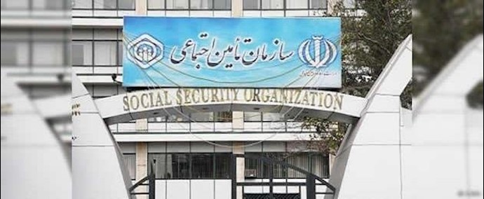 ايران.. عمال غاضبون يحتلون دائرة التأمين لمدينة زرين