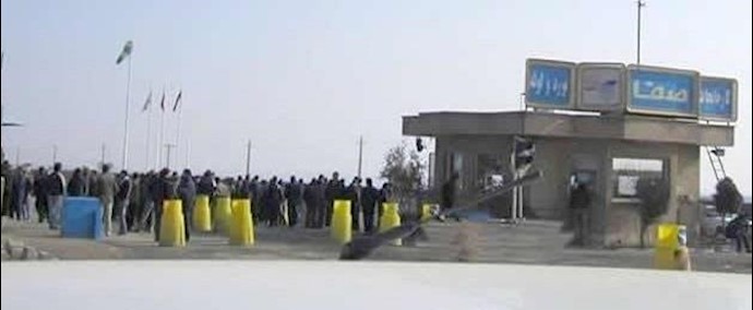 إيران .. مدينة «ساوه» - اعتصام عمال صناعة الأنابيب