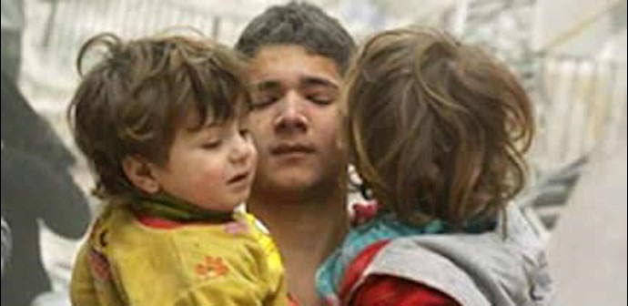 مشهد الرؤوس المقطوعة دفع الکثيرين من سکان اليرموک للنزوح عن مخيمهم