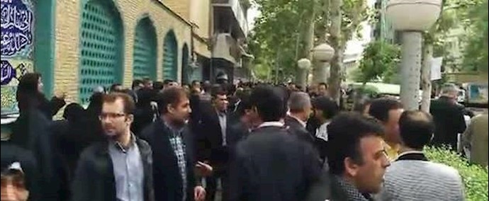 تجمع المعلمين الأحرار في طهران أمام دائرة التعليم و التربية في العاصمة