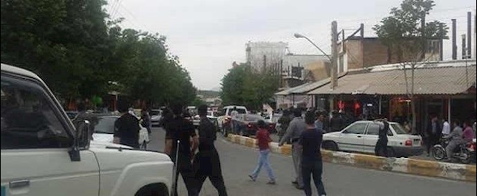 إيران.. نقل المعتقلين في مهاباد إلی سجن مدينة نقده