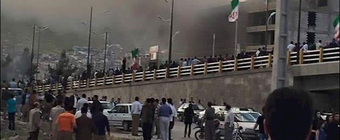 أهالي مهاباد يغلقون محلاتهم للاحتجاج علی الحکومة