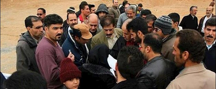ايران.. مدينة بارس آباد- احتجاج عمال دائرة الزراعة و الصناعة