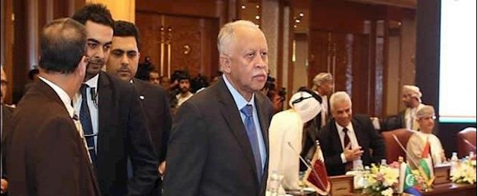 وزير يمني يلوح بإجراءات ضد السفينة الإيرانية
