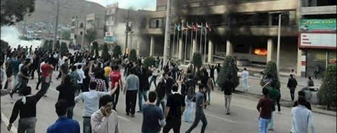 صرخات الشعب الإيراني المنتفض تهدد الخامنئي ونظامه