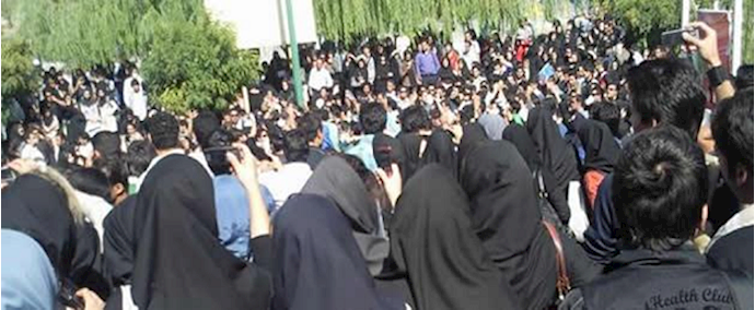 التقرير الأخباري: روحاني يريد ضرب 3 عصافير بحجر واحد.. و صفعة الطلبة