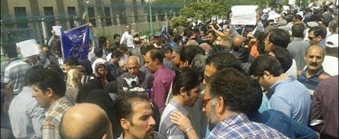 عدم اکتراث المعلمين في عموم ارجاء البلاد لتهديدات الخامنئي وتتحول مختلف المدن مشاهد احتجاجات واسعة