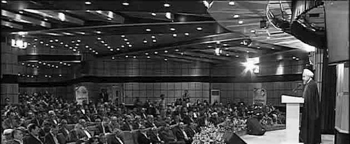 ايران..الملا روحاني يخاطب رؤساء القائممقاميات: لا تصبحوا مذعورين لاي تيار جراء الانتخابات
