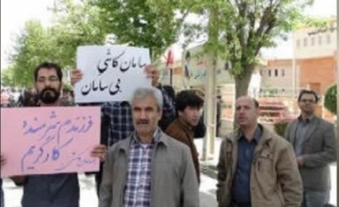 إيران.. بروجرد ـ عمال مصنع «سامان کاشي» يحتجون علی عدم دفع أجورهم منذ 7أشهر