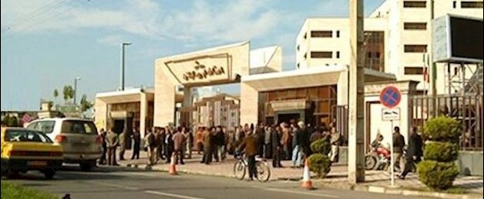 ايران..رشت- احتجاج عمال مصنع”زرين سوله“ مقابل مبنی المحافظة في کيلان