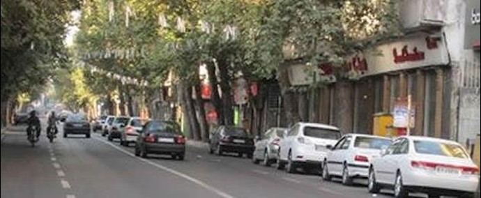 إيران.. طهران – تجمع احتجاجي لعدد من أصحاب المتاجر في شارع رجب بيکي
