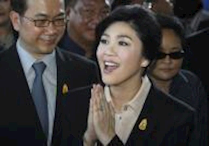 منع رئيسة وزراء تايلاند السابقة من السفر للخارج في بداية محاکمتها