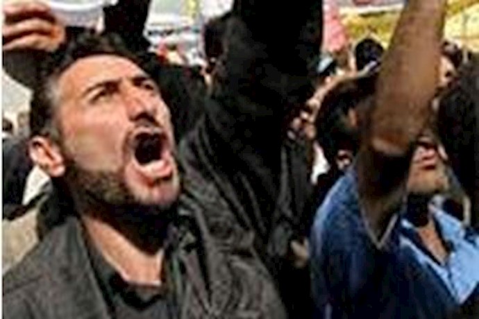 الفاشية الدينية الحاکمة في إيران بين مطرقة النووي و سندان الغليان الشعبي ..