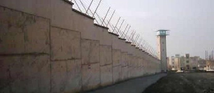 شعار «الموت للديکتاتور وعاشت الحرية» في سجن کوهردشت بمدينة کرج