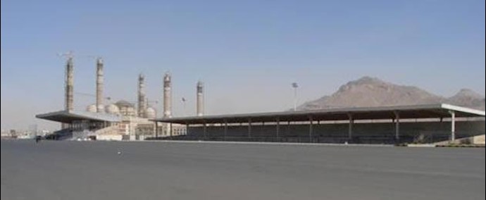 الحوثيون يحولون ميداناً في صنعاء مهبطاً لطائرات إيران