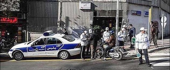 ايران.. إصابة عنصر تابع للنظام بالإغماء بعد هجوم أحد من الشباب المحتجين في طهران