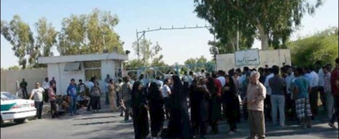 إيران.. تحشد احتجاجي في مدينتي بوشهر وکامياران