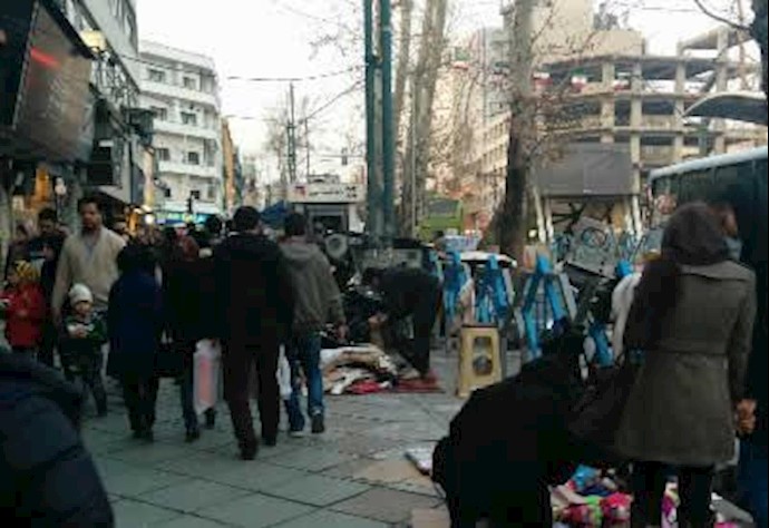 إيران.. احتجاج المواطنين الغاضبين والشباب العاطلين عن العمل علی اعتقال أصحاب البسطيات في مدينة خرم آباد