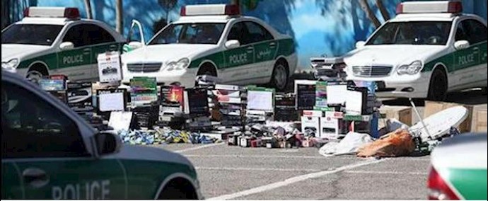 إيران.. الشباب يشتبکون مع قوی الأمن الداخلي ويمنعون تجميع الصحون اللاقطة في مدينة أهواز
