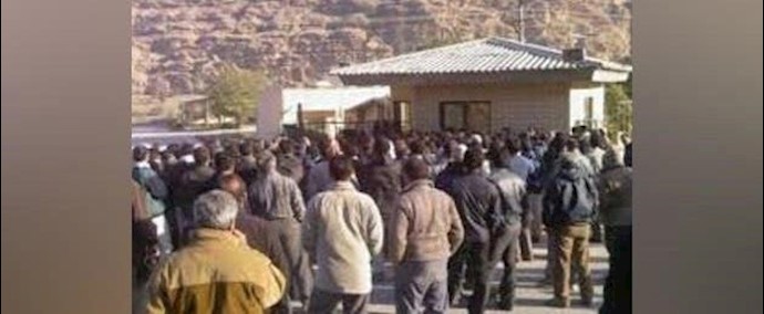 إيران.. تجمع عمال شرکة «إي.جي.سي» في المرحلتين 17 و18في عسلوية