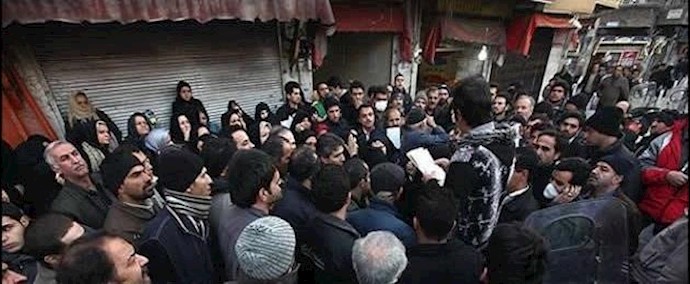 ايران.. تجمعات واحتجاجات عمالية في مدن خرم آباد وکرج وسنندج وأردبيل