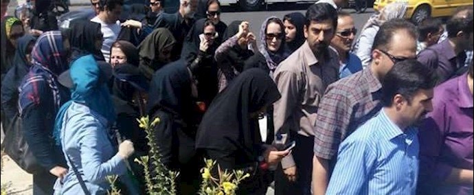 عدد المعتقلين من المعلمين يرتفع إلی أکثر من 200 شخص