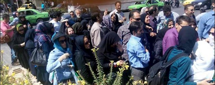 التجمع الإحتجاجي للمعلمين واعتقال جماعي لـ 100 معلم علی الأقل في طهران
