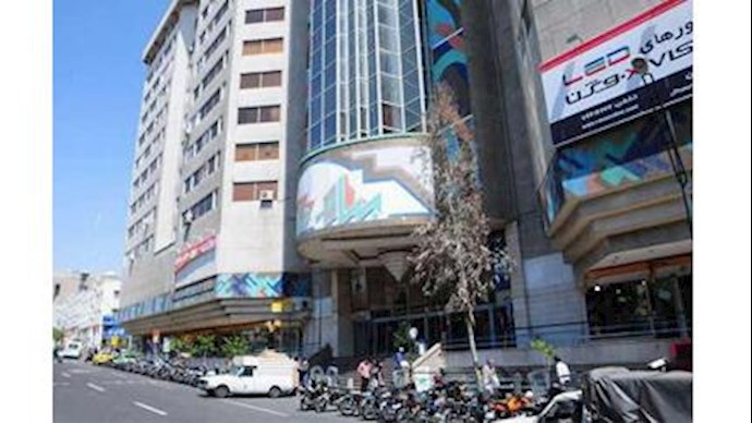 إيران.. مظاهرات وإضرابات للعمال والممرضين ومختلف الشرائح في کل من مدن طهران وإراک وکرمان