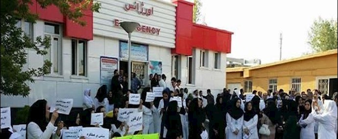 إيران.. احتجاج الممرضين والکوادر الطبية في مدينتي «مشهد» و«اردبيل»