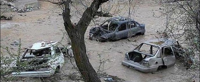 إيران.. الوهن أمام الفيضانات والسيول نتيجة سياسات مدمرة لحکومة الملالي