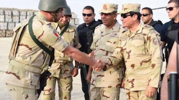 الرئيس المصري يتفقد قوات الجيش والشرطة بشمال سيناء