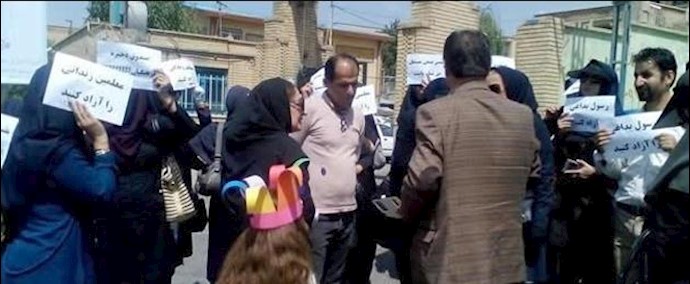 إيران.. بيان نقابة العمال لمصلحة نقل الرکاب: نستنکر عملية الاعتقال والاعتداء علی المعلمين بالضرب
