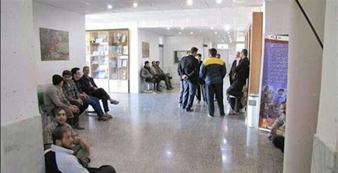 احتجاج وإضراب عن العمل في طهران وکرج وميبد