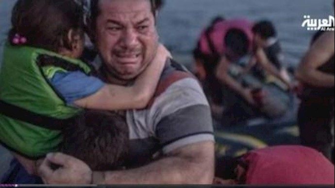صورة مهاجر سوري تجسد معاناة آلاف الهاربين من جحيم الأسد