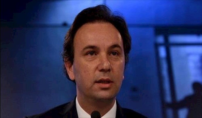 خوجة: روسيا ليست متمسکة بالأسد بل بالدولة السورية