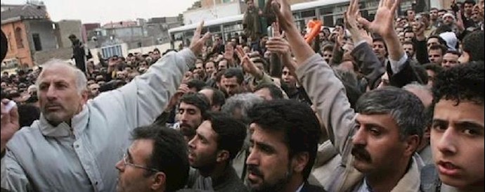 إيران.. احتجاج عاملي شرکة «بلا» التجارية لبيع الأحذية..