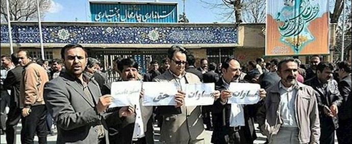 إيران: تجمع الطلاب والکوادر الطبية والتربويين في کل من مدن أهواز وشوشتر وشهرکرد