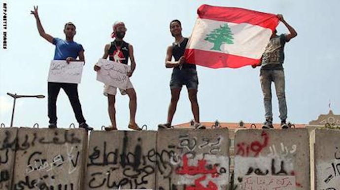 لبنان: مجلس الوزراء يرفض مناقصات شرکات النفايات والاحتجاجات مستمرة