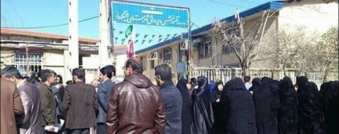 تجمع إحتجاجي لمعلمي المدارس الإبتدائية في مدينة اليغودرز الإيرانية