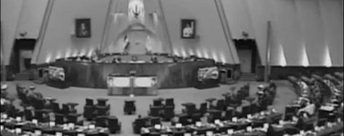 اللجوء إلی فرق قمع مکون کل واحد منها من 10 أشخاص خوفا من الشبان