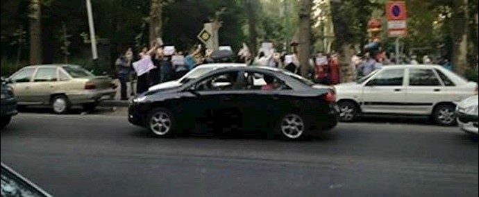 إيران.. مدينة ري: معارضو حکم الإعدام بحق محمد علي طاهري ينظمون تجمعا احتجاجيا