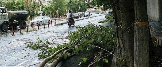 إيران.. عاصفة تضرب 5محافظات إيرانية وألحقت بها أضرارا