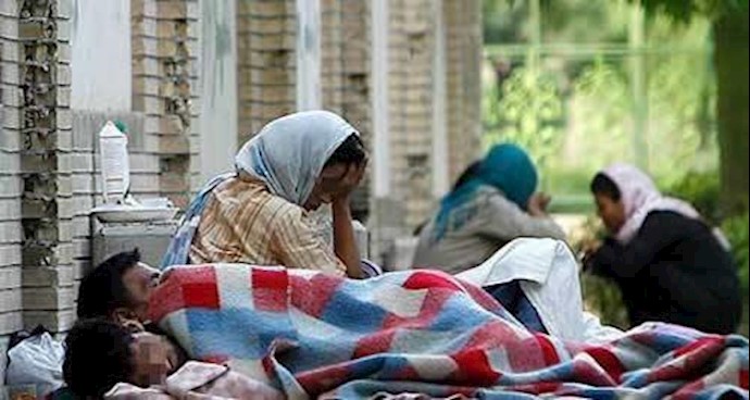 إيران..إحصائية مروعة تؤکد ثلث من ينامون في الکراتين هن من النساء + صور