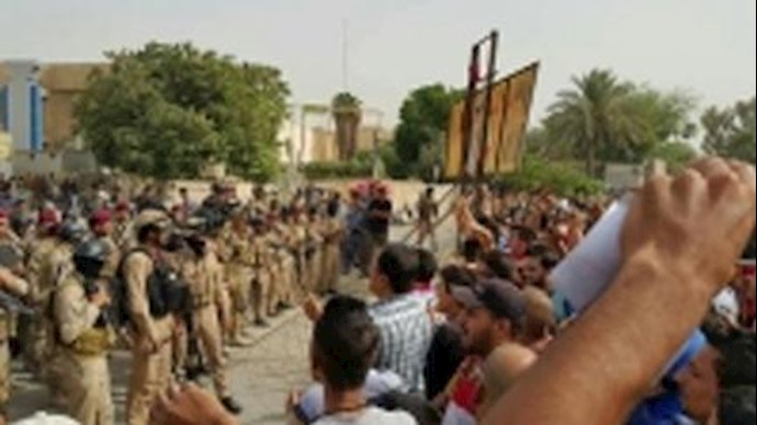 القوات الأمنية تطلق النار علی متظاهري بابل وتعتقل عددا منهم أمام مبنی مجلس المحافظة