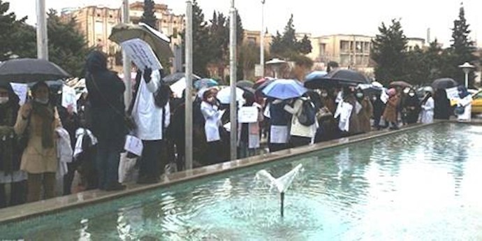 تجمع احتجاجي لأطباء الأسنان في طهران