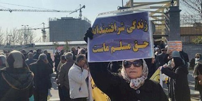 طهران.. تجمعان احتجاجيان آخران أمام برلمان النظام