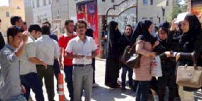 تبريز – تراجع رئيس جامعة ”بيام نور” إثر تحشد طلاب إحتجاجي