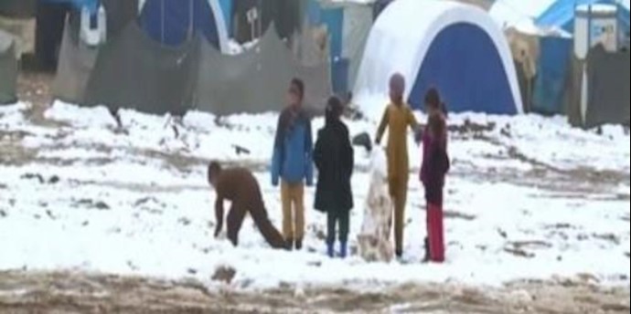 حقوق الإنسان: آلاف الأطفال النازحين بالعراق مهددون بالموت لانخفاض الحرارة