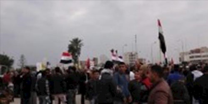 متظاهرو بابل يطالبون العبادي بتفعيل ورقة الأصلاحات التي اوعد بها الشعب واقالة مدحت المحمود
